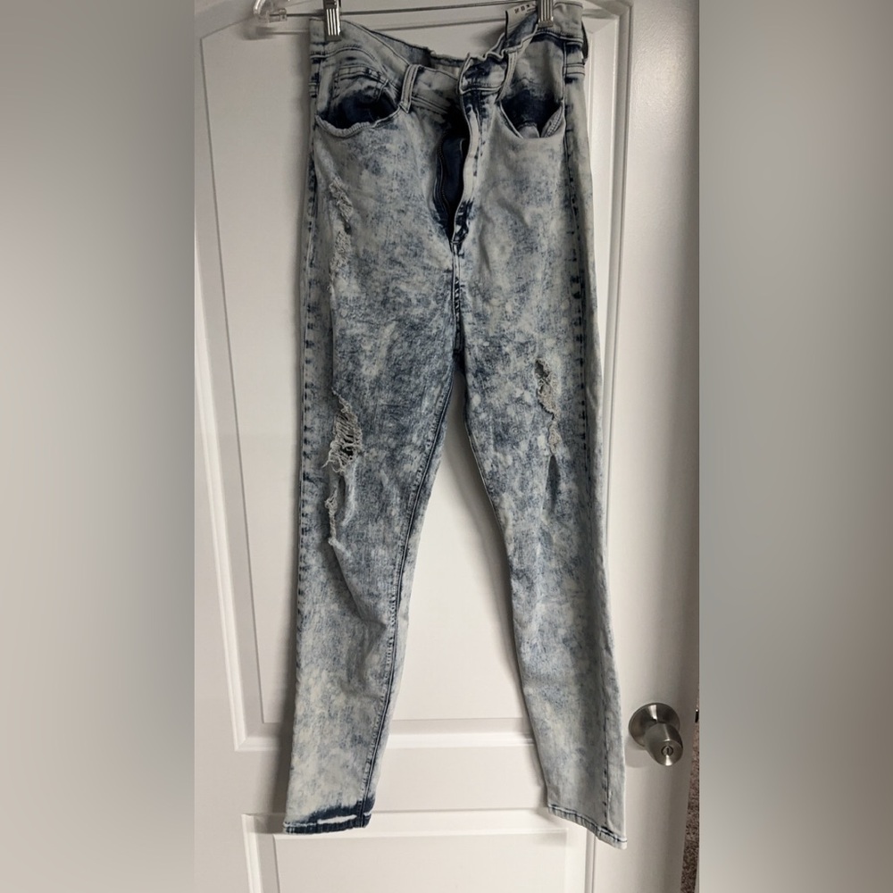 Women's/Juniors size 13 acid wash jeans with light rips.